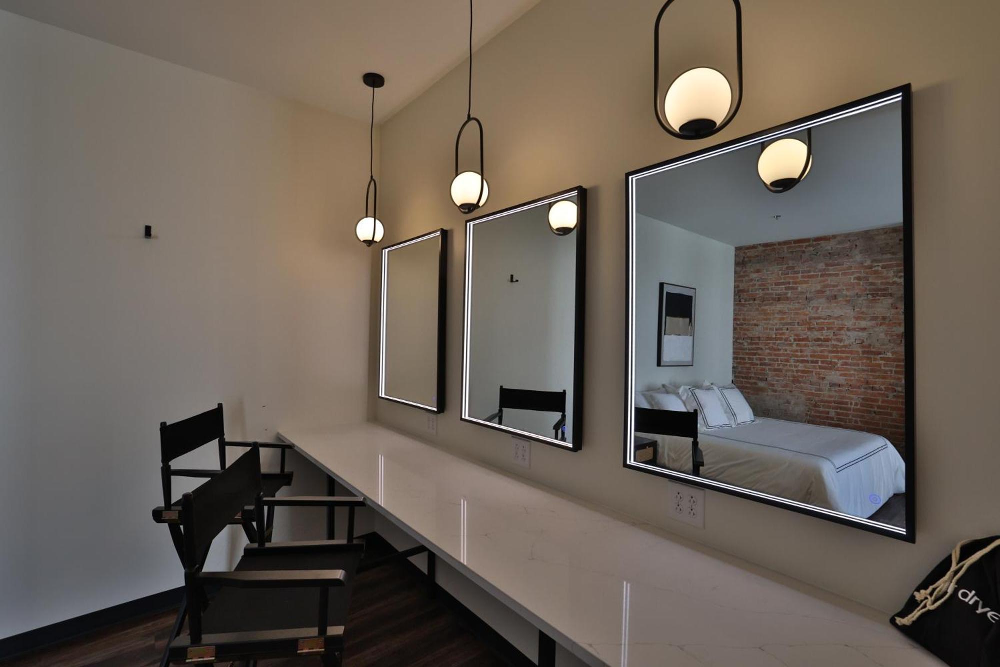 Urban Collective Boutique Hotel 에드워즈빌 외부 사진