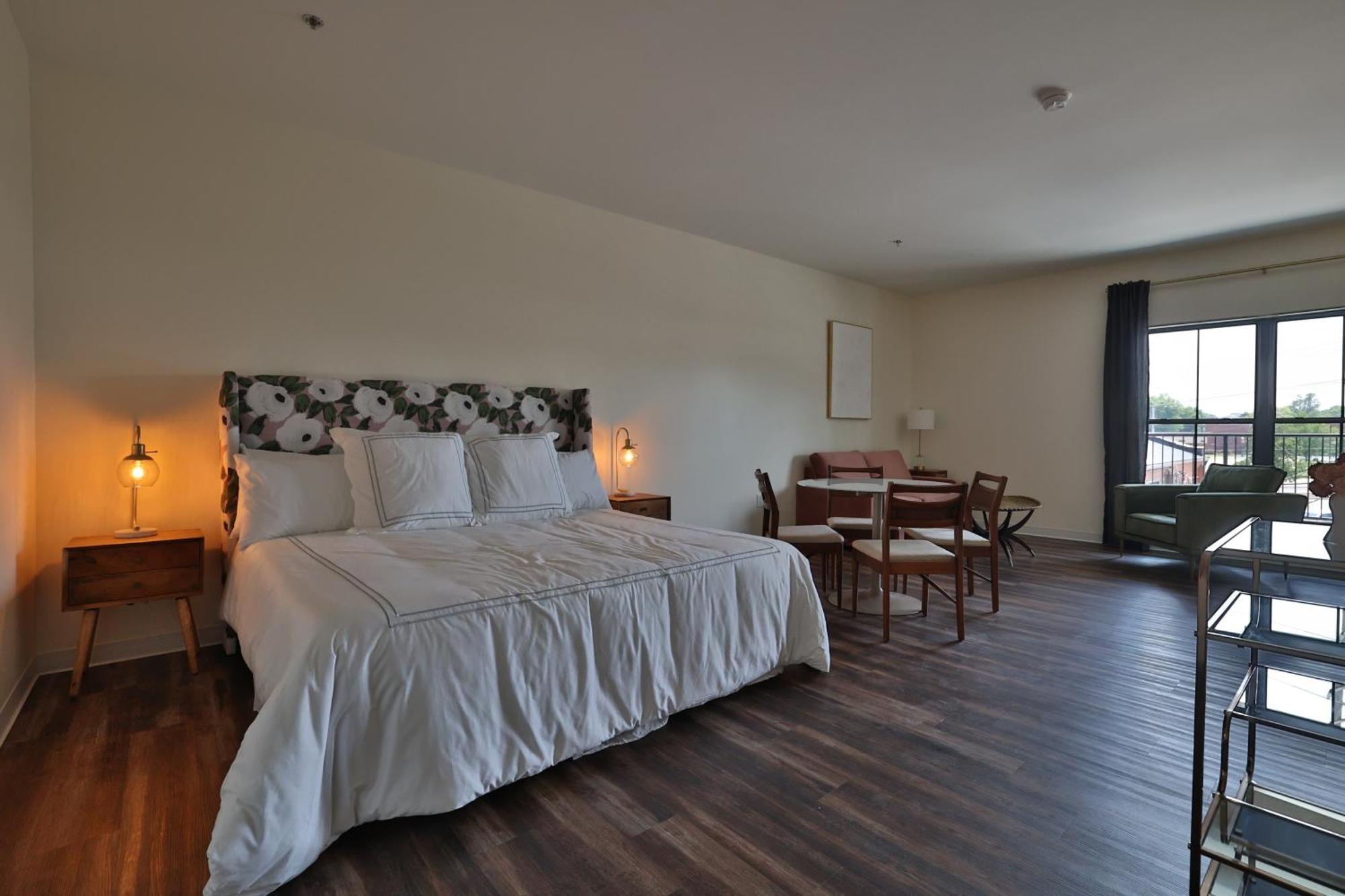Urban Collective Boutique Hotel 에드워즈빌 외부 사진