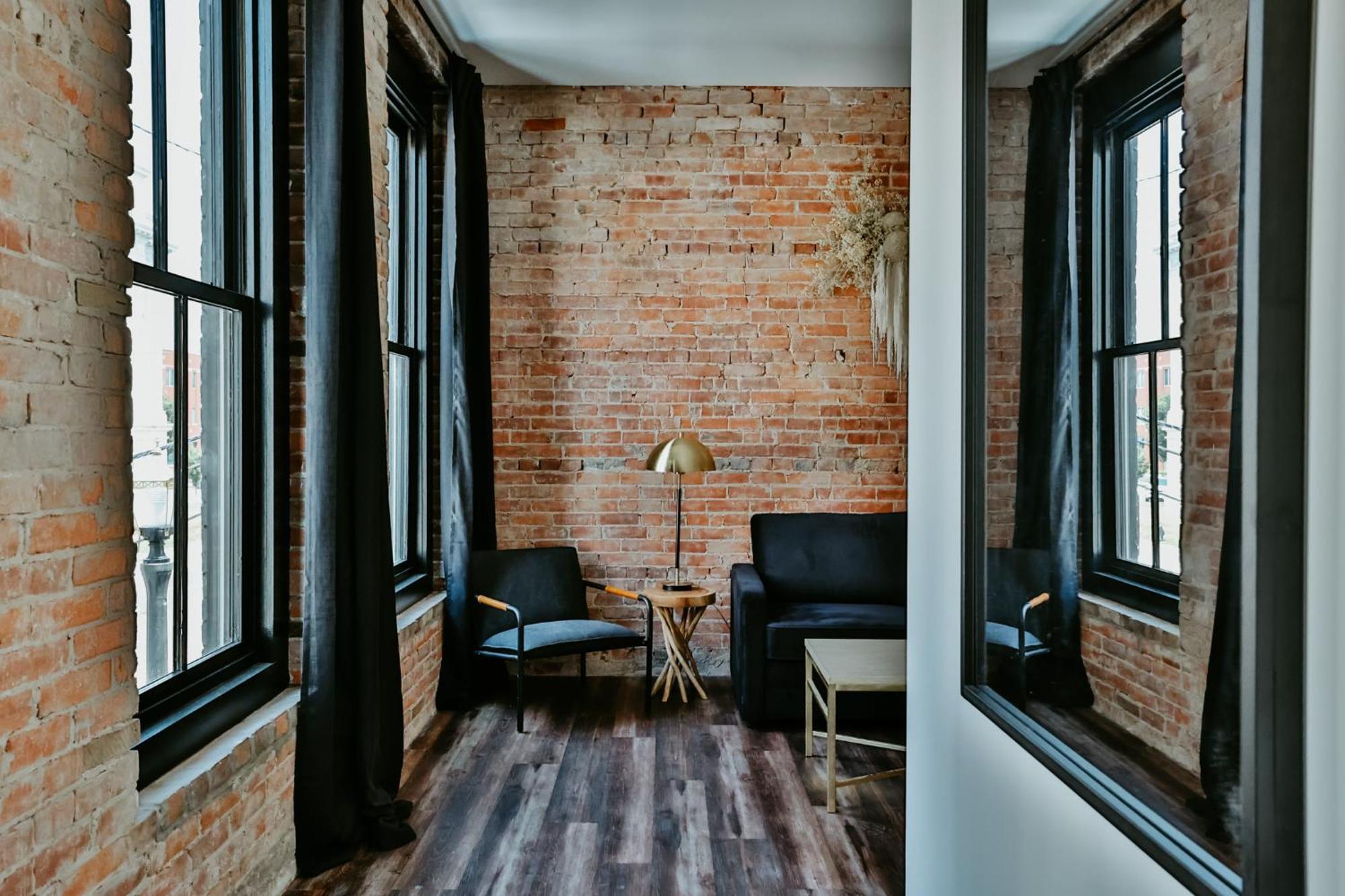 Urban Collective Boutique Hotel 에드워즈빌 외부 사진